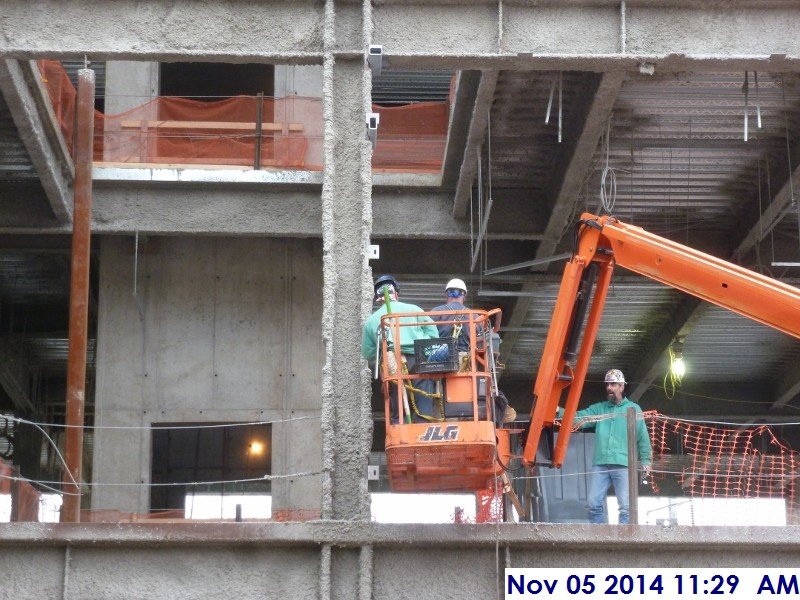 Welding clips along the column at the North Elevation (2nd Floor) (800x600)